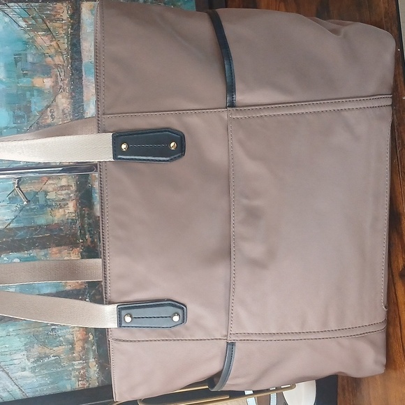 โ๏ธ LIKE NEW!! TRAVEL Michael Kors Tan Polly Nylon Light BrownShimmer HUGE DUFFLE - Picture 10 of 17